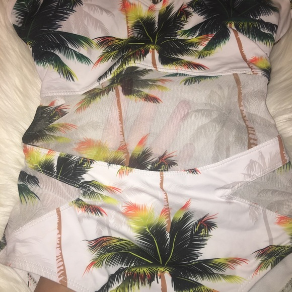 One piece swimsuit - Picture 2 of 4